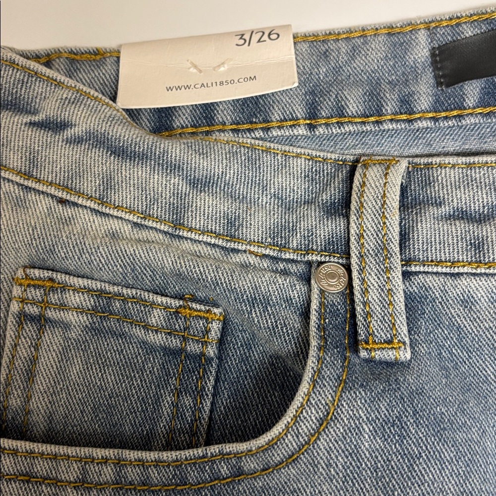 NWT Cali1850 Women's Floral Embroidered Light Blue Jeans Size 3/26 - Picture 4 of 12